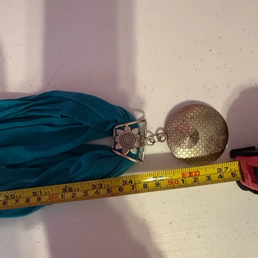 Turquoise Scarf with Pendant - Picture 4 of 5